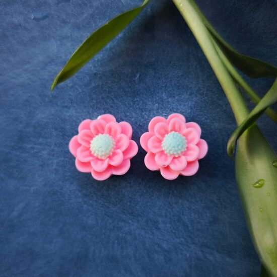 Klipši Gaiši rozā ziediņi